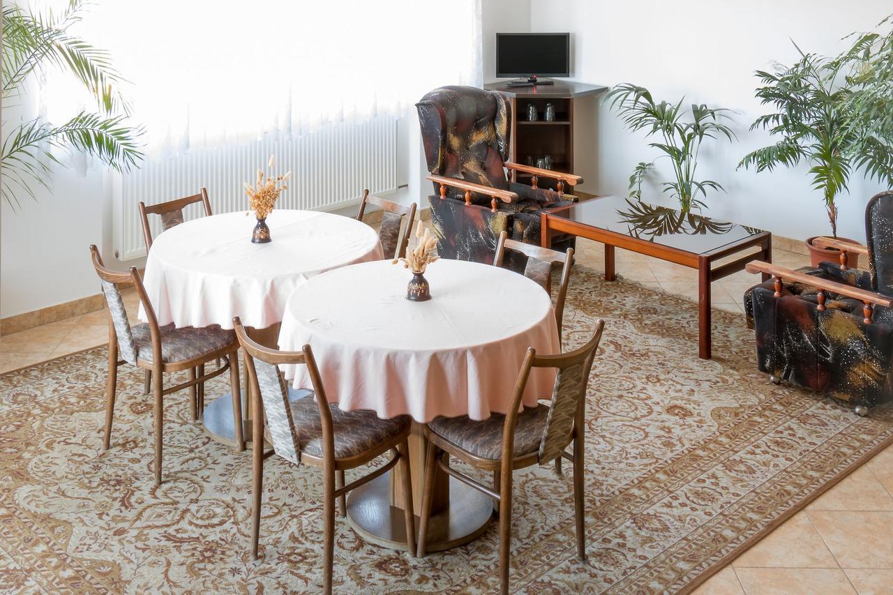 Alton Garni Hotel Ceske Budejovice Eksteriør billede